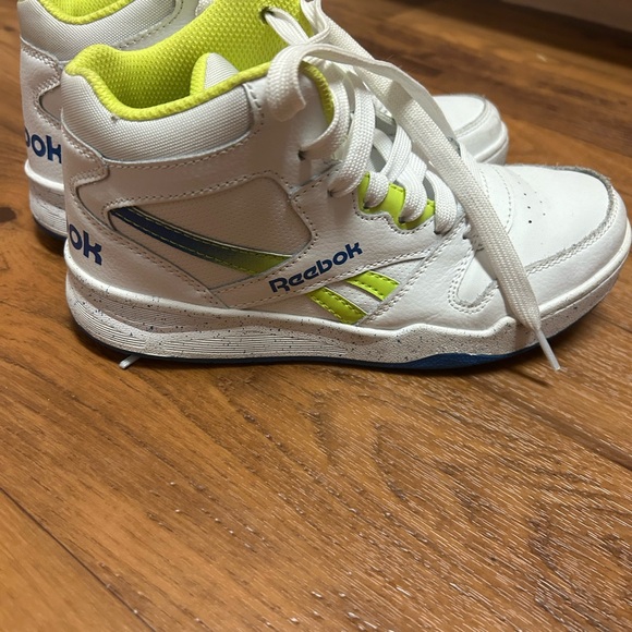 Reebok Kids Sneakers in White and Neon Yellow - Picture 5 of 5